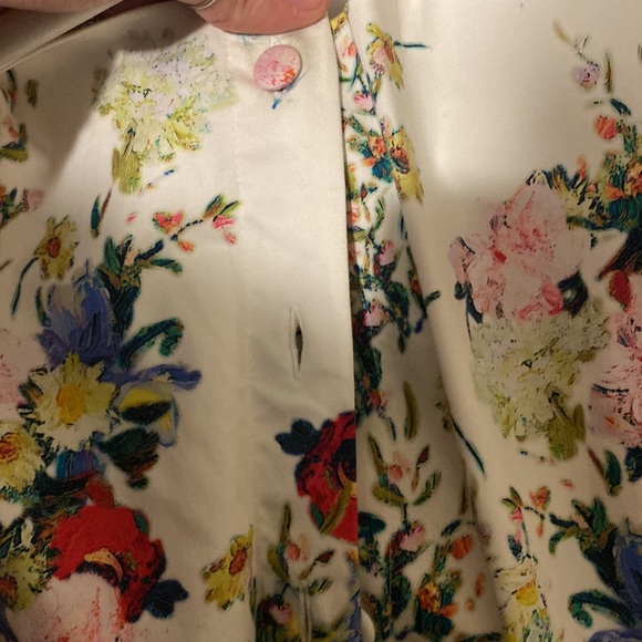 Flowery dress - Picture 2 of 3